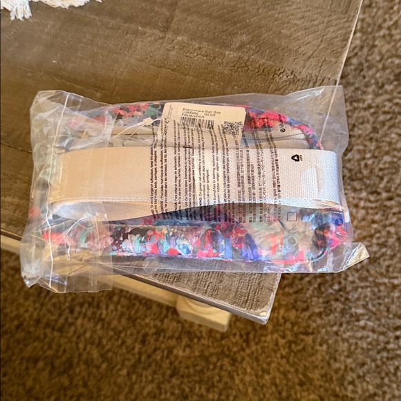 Lululemon | everywhere belt bag | 1L - Picture 9 of 9